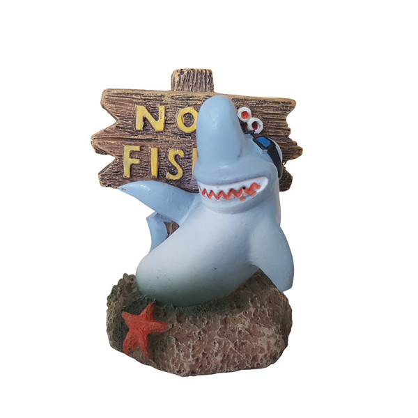 Tiburón de decoración con el letrero "¡No pescar!"